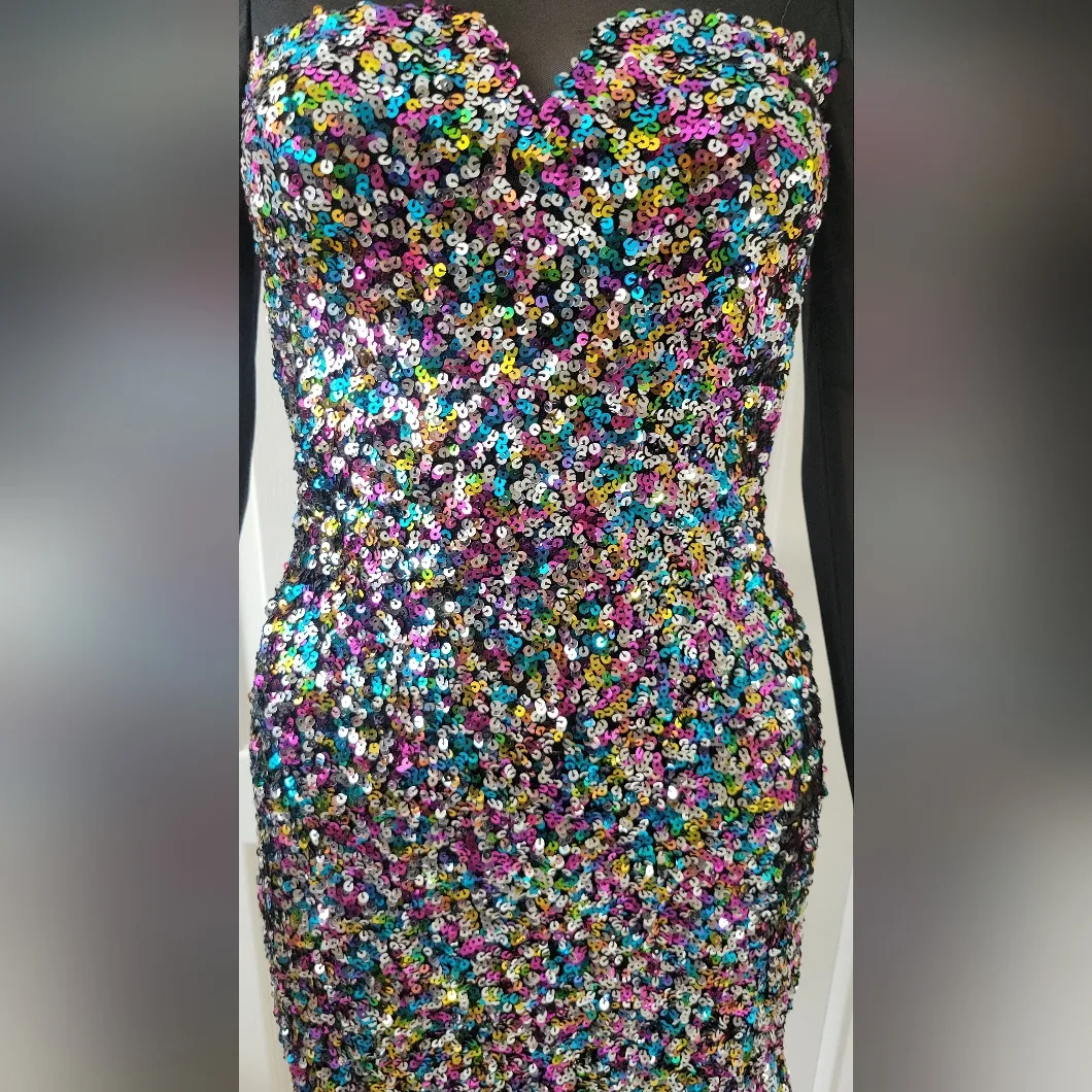 SO® Illusion Mesh Sequin Notch Front Dress Size S ( Junior) - Image 2