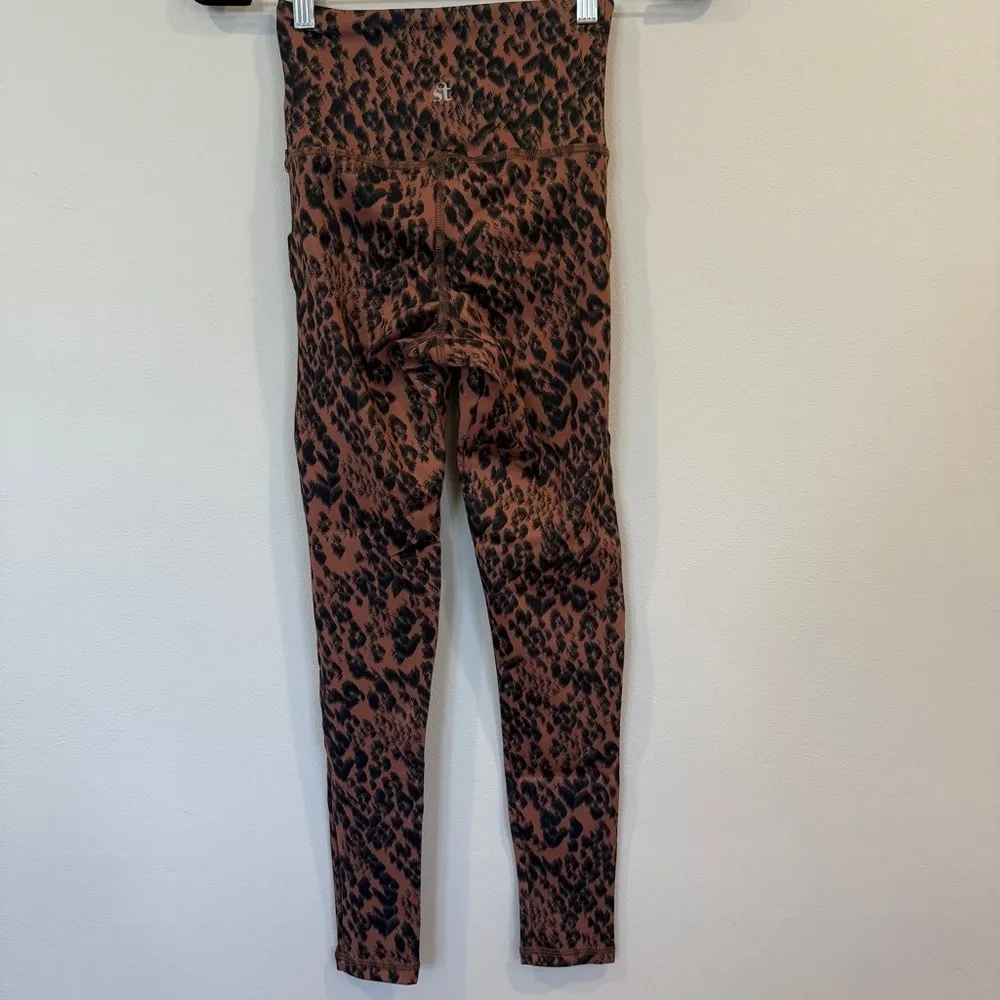 Strut this  Cheetah Leggings - Image 4