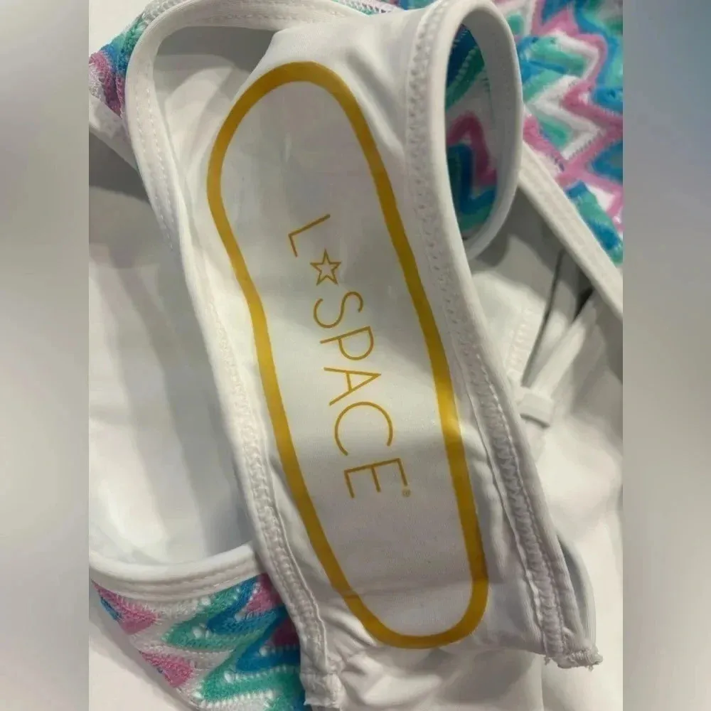 L Space Mirabella One Piece in Ombre Chevron
LSPACE Women’s Size M - Image 6