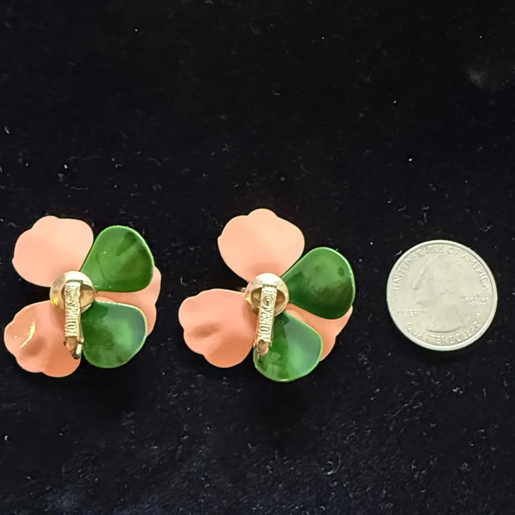 Sarah Coventry Vintage Tahitian Flower Peach Green Enamel Petals Clip Earrings Orange - Image 5