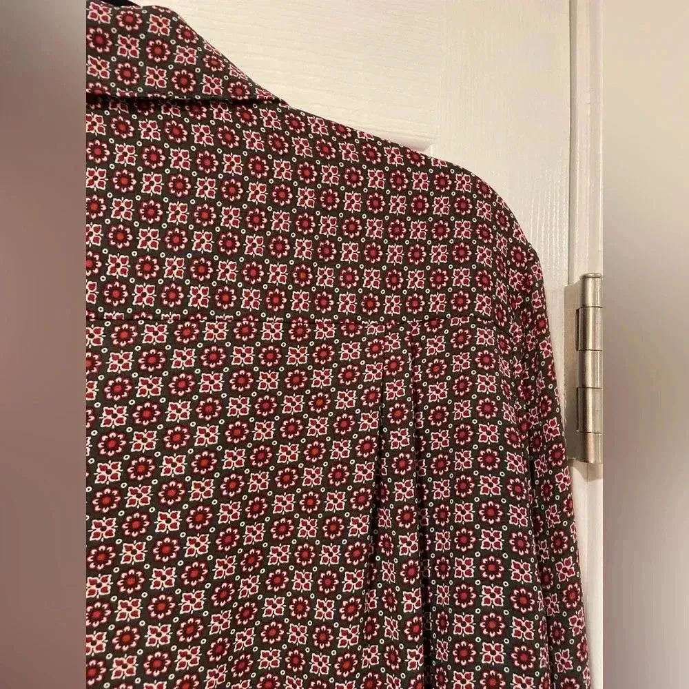 Chelsea & Theodore Red Gray Floral Long Sleeve Button Down Tunic Blouse Size M Size M - Image 10