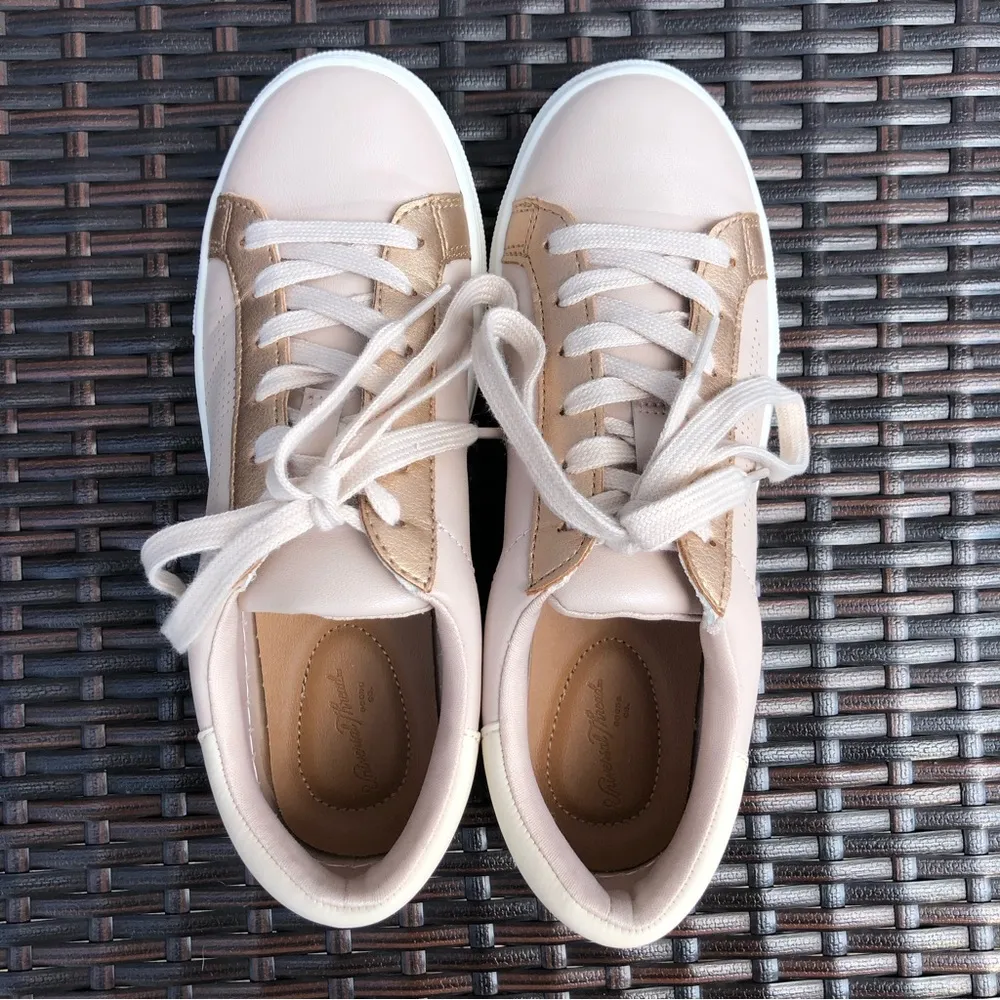 Universal Thread Rose Gold Star Detail Sneakers Cadey Tan Size 6 Women’s Shoes - Image 6