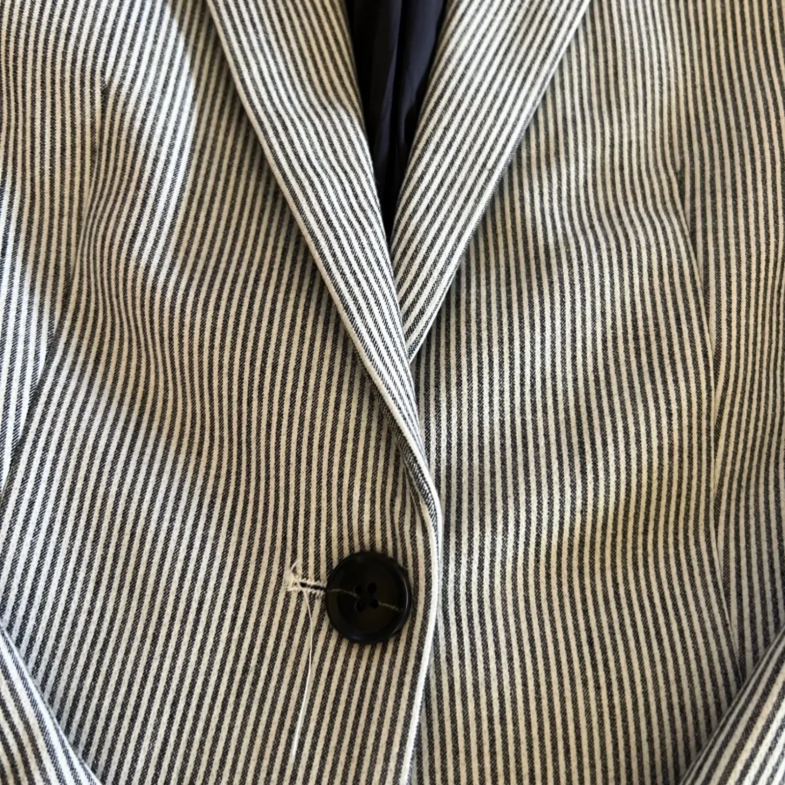 Banana Republic Classic Fit Seersucker Stripe Blazer Women Size 2 Navy‎ White - Image 4