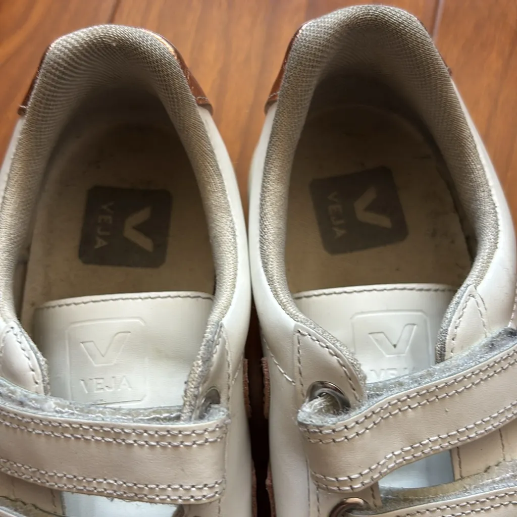 VejaM 3-Lock Esplar Low Sneakers in White and Gold Madewell Exclusive - Image 9