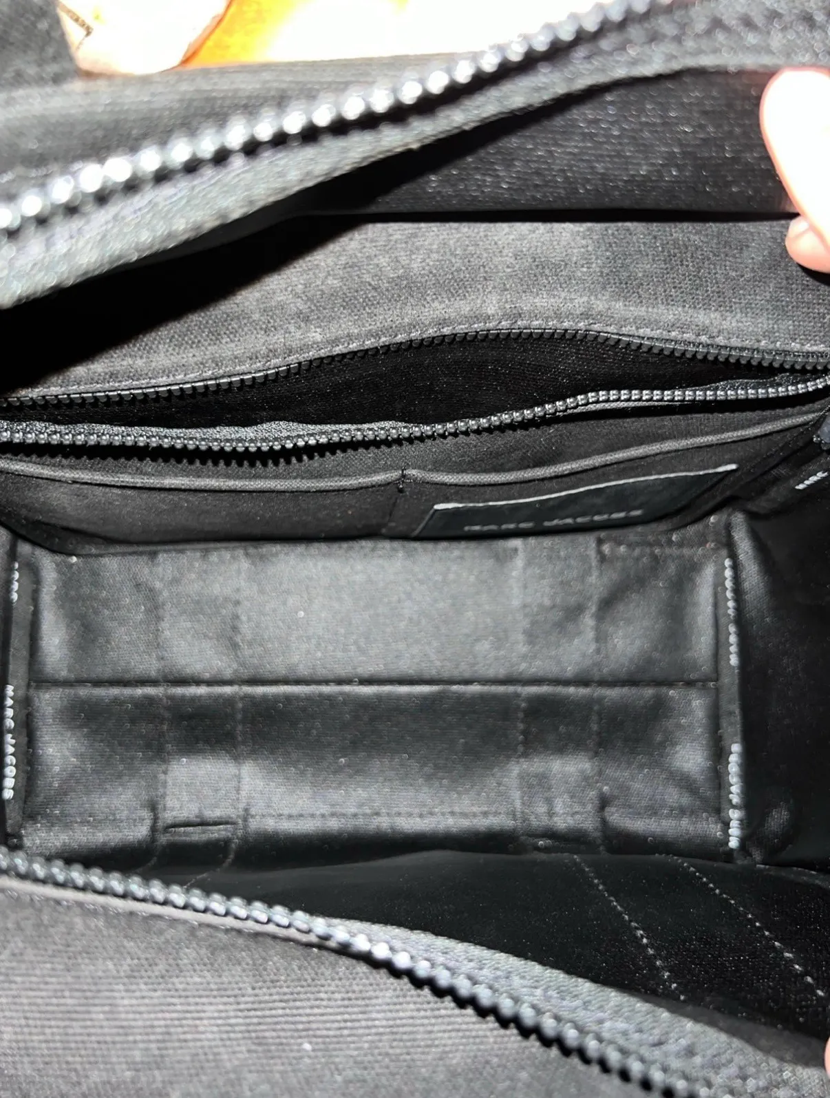 THE CANVAS MEDIUM TOTE BAG - Image 3