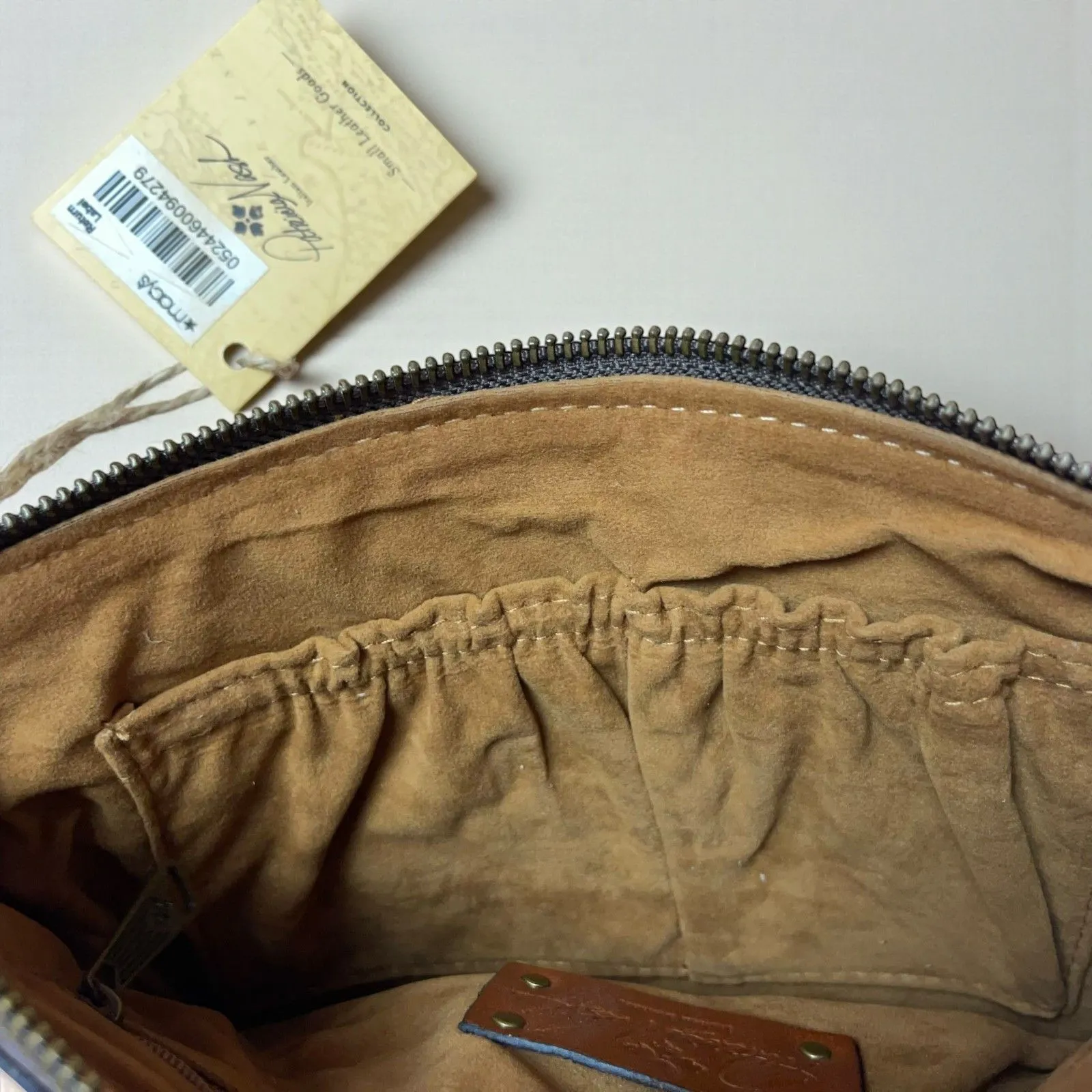 π Patricia Nash Cassini Leather Wristlet in Winter Bloom - Image 7