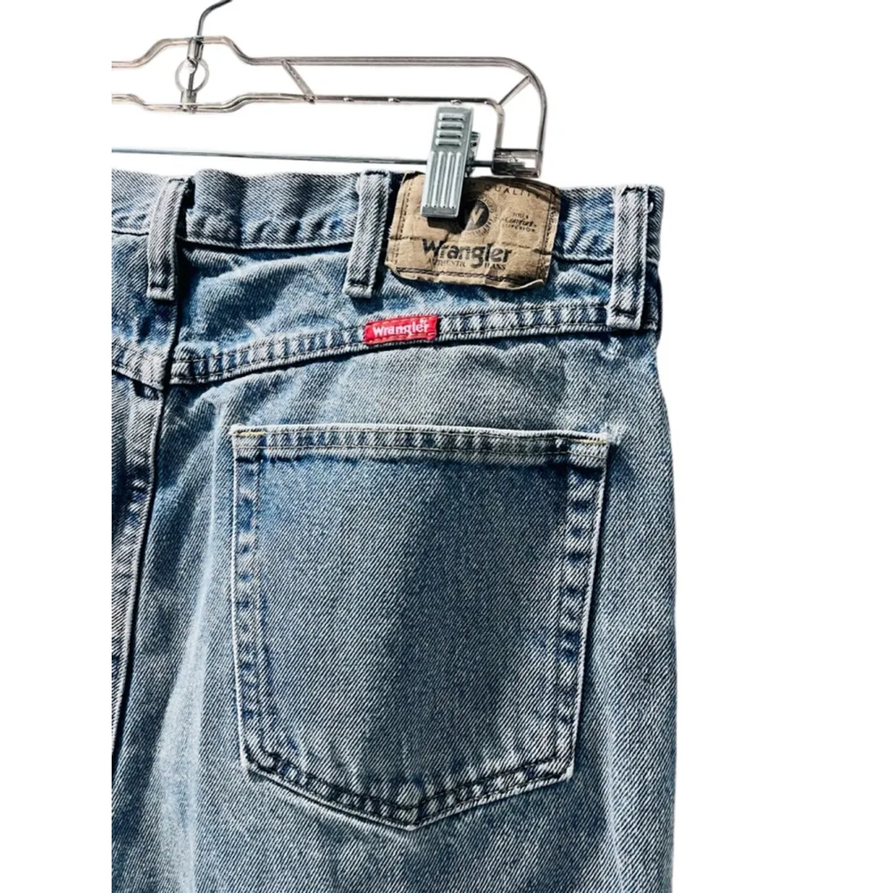 Wrangler Cutoff Denim Jeans Shorts Size 35" Waist Med Wash Full Zip Pocket Blue - Image 4