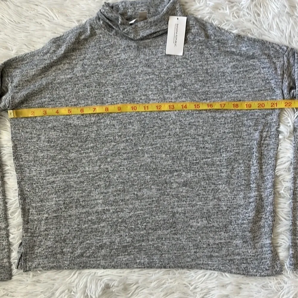 BANANA REPUBLIC WOMEN’S LUXESPUN TURTLENECK T-SHIRT in gray size XS - Image 4