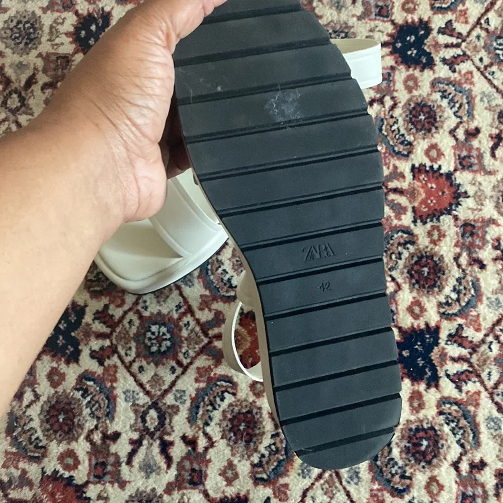 NWOT  Flat Leather Sandal With Buckle Size 12 - Image 5