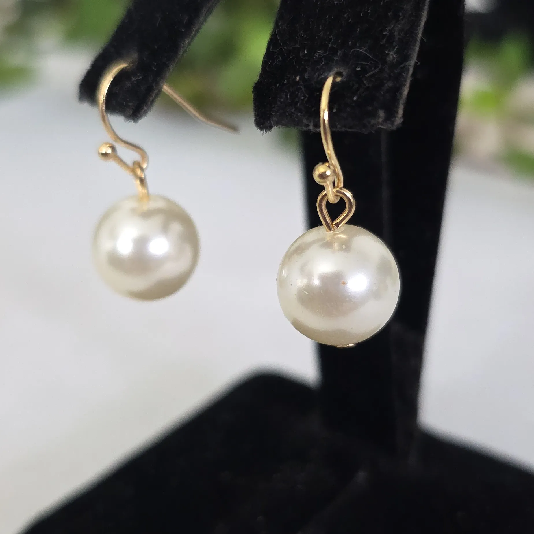 Statement 3 Strand Pearl with Bee Necklace And Earrings Set - Image 10