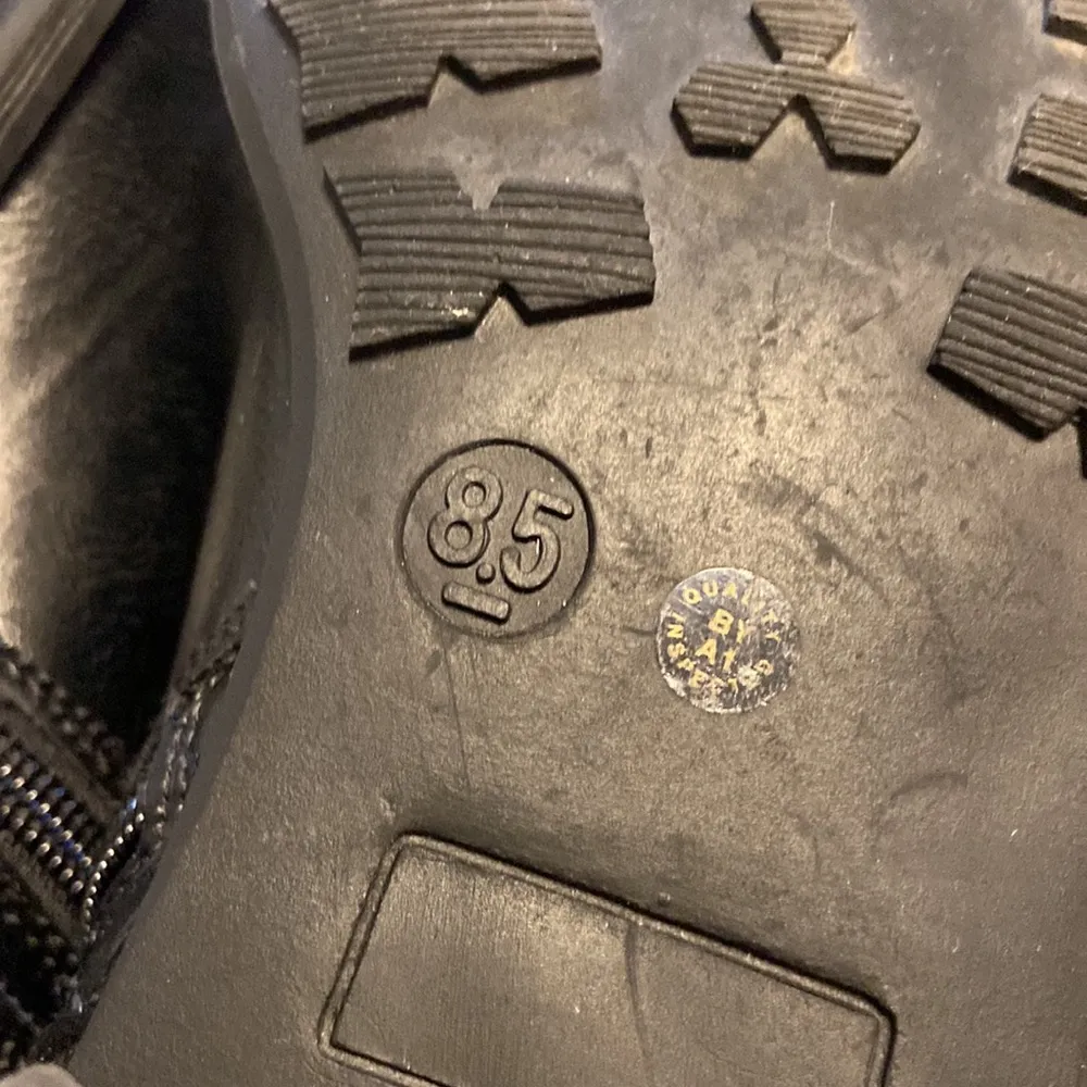 StJohns Bay Booths size 8.5 excellent condition measurements in the pictures - Image 7