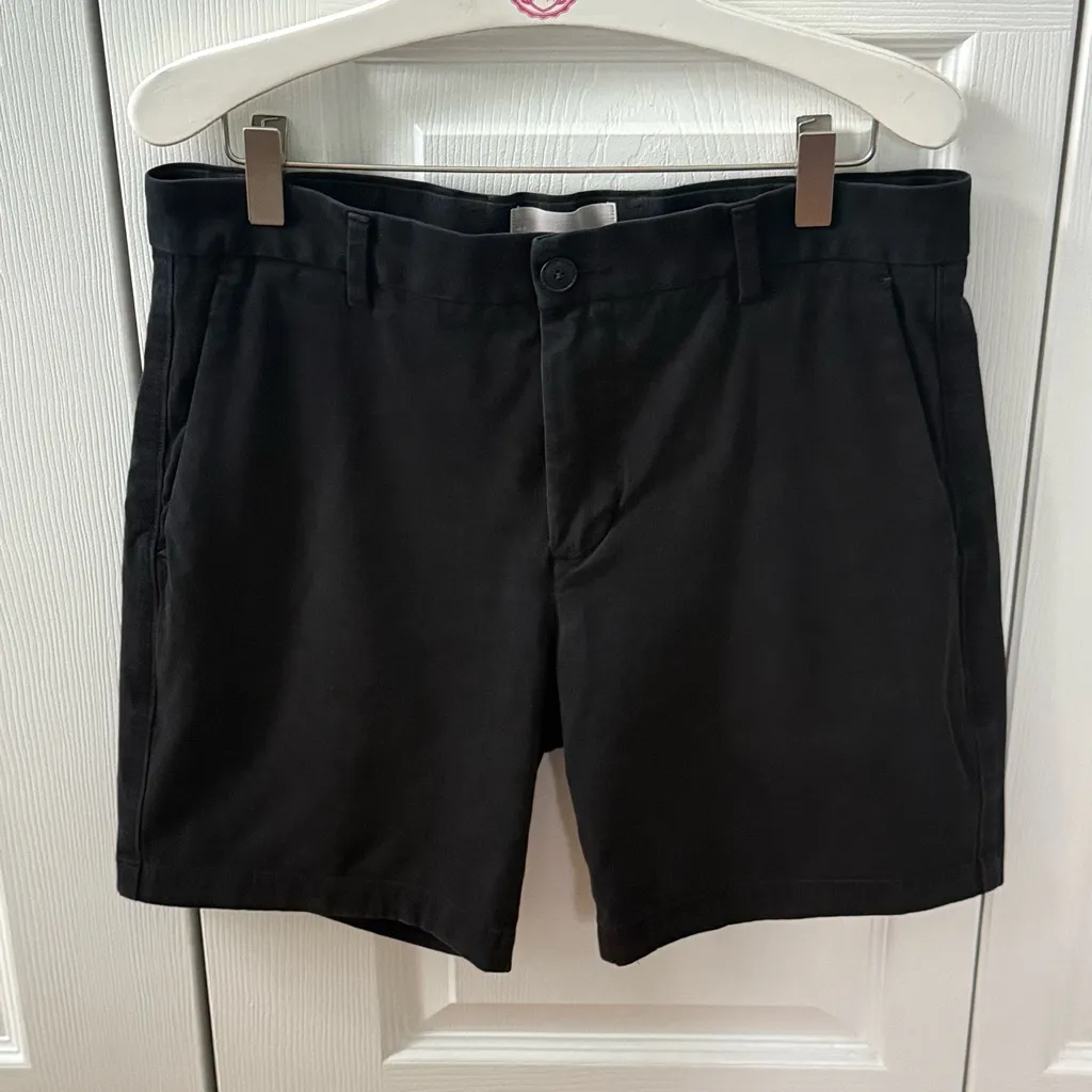 Everlane 6” Chino Shorts in Black - Image 2