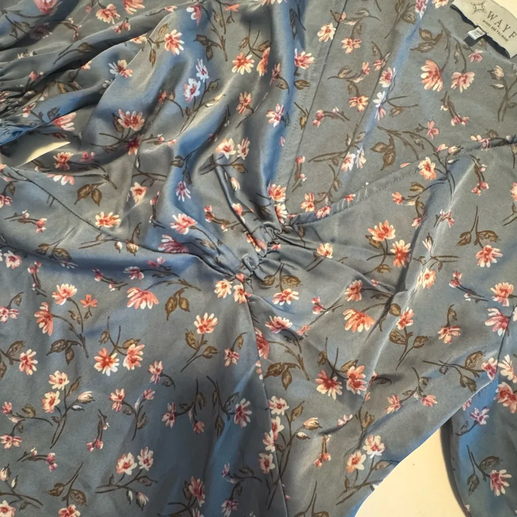 WAYF busty blue floral puff Sleeve top - Image 4