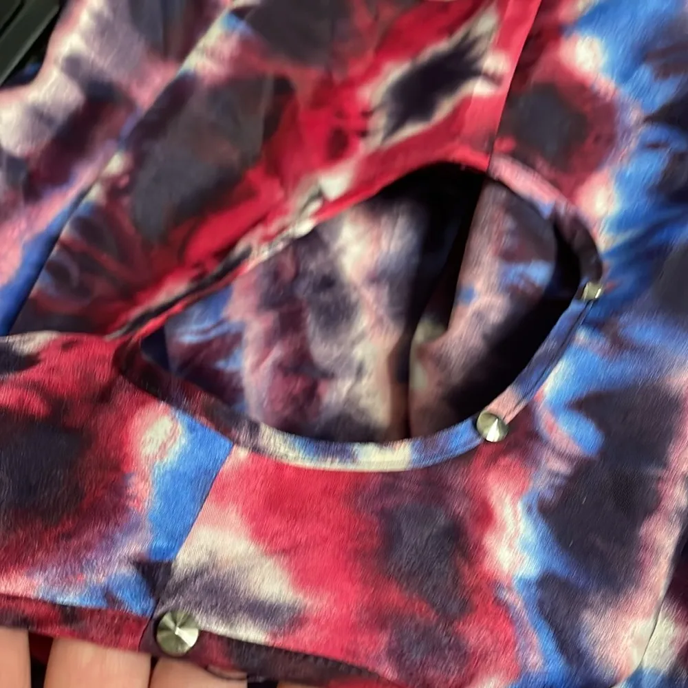 Romeo & Juliet Couture Multi-Color Short Sleeve Cold Shoulder Blouse Size Large - Image 9