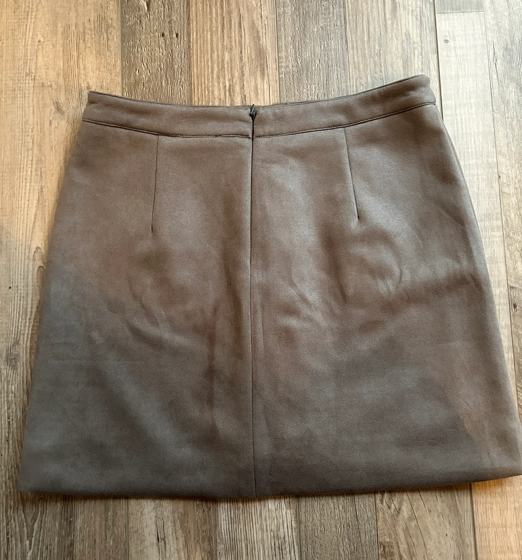 Boutique Grey Mini Skirt - Image 2