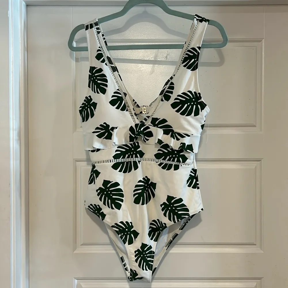Iyasson White Leaf Print Swimsuit Deep V - Image 6