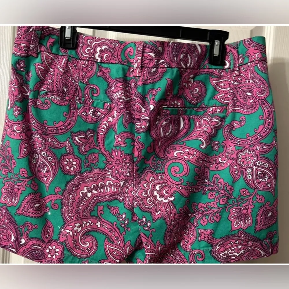 Crown & Ivy Pink Floral Shorts
Size 12 Caroline - Image 2