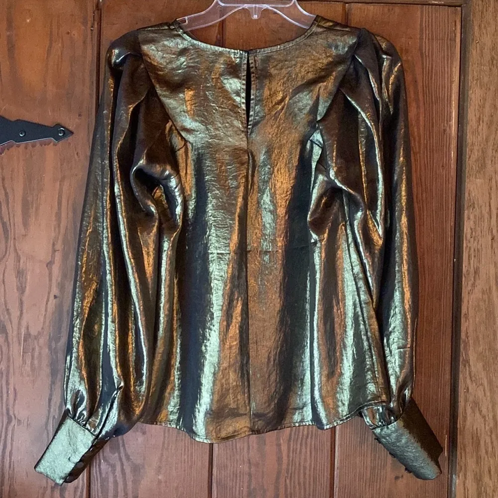 EXPRESS  Gold Metallic Puff Sleeve Button Cuff Blouse Size SMALL - Image 4