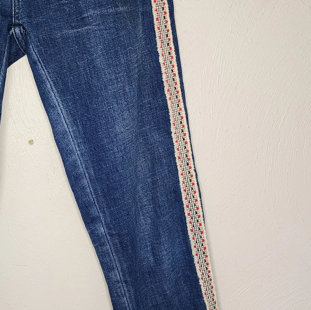 Pilcro Blue Denim Flat Front Tapered Skinny 5 Pocket Jeans - Image 4