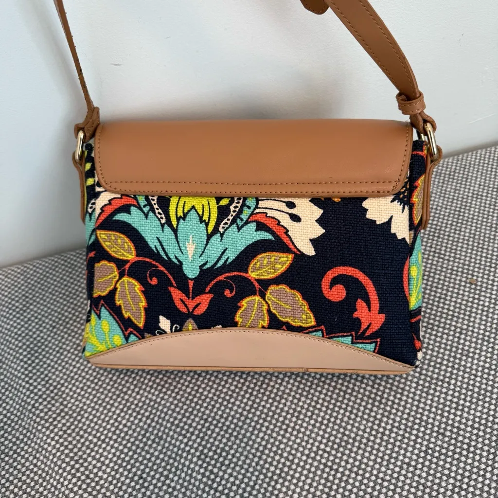 Spartina 449 Amelia Push Lock Hipster - Image 8