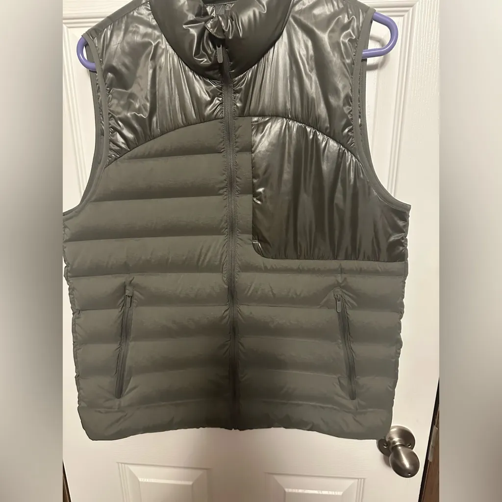 Women's Lululemon  Sleek Green Puffer Vest - Image 2