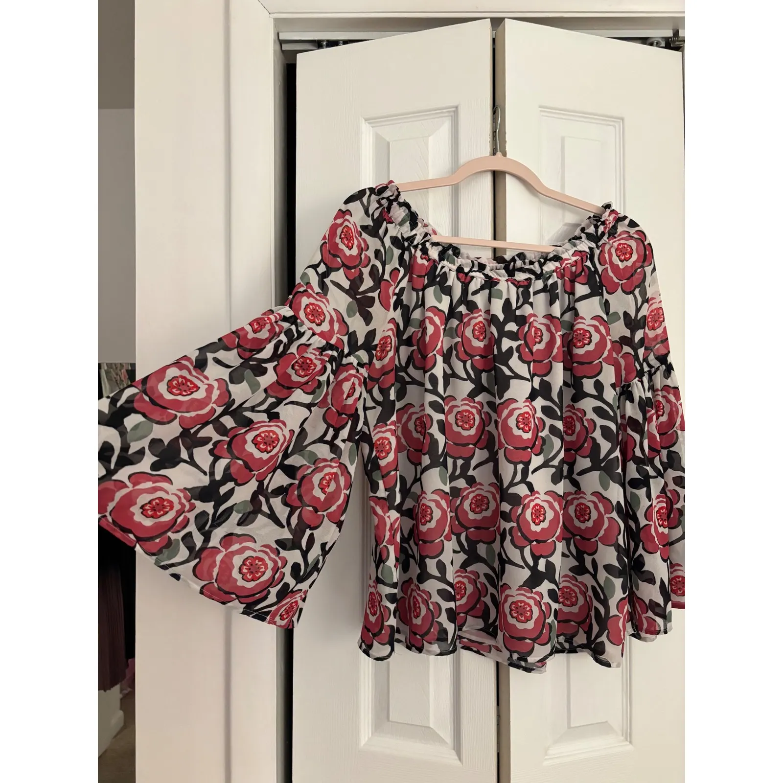 LOFT Floral Off-Shoulder Bell Sleeve Top – Size Medium – Dramatic Bell Sleeves - Image 4
