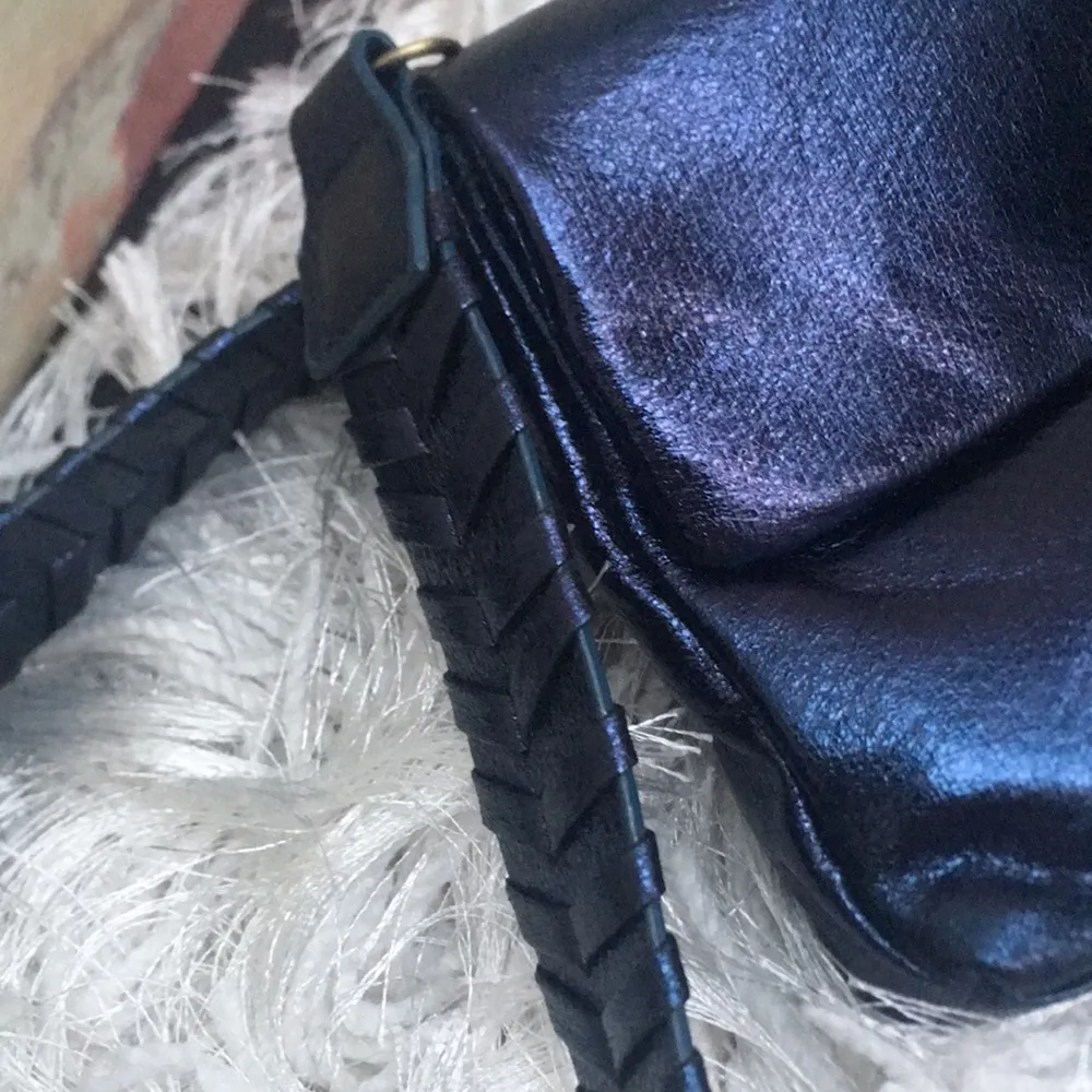 New Anthropologie Women’s 2-in-1 Embossed Envelope Style Clutch Crossbody Purse - Image 3