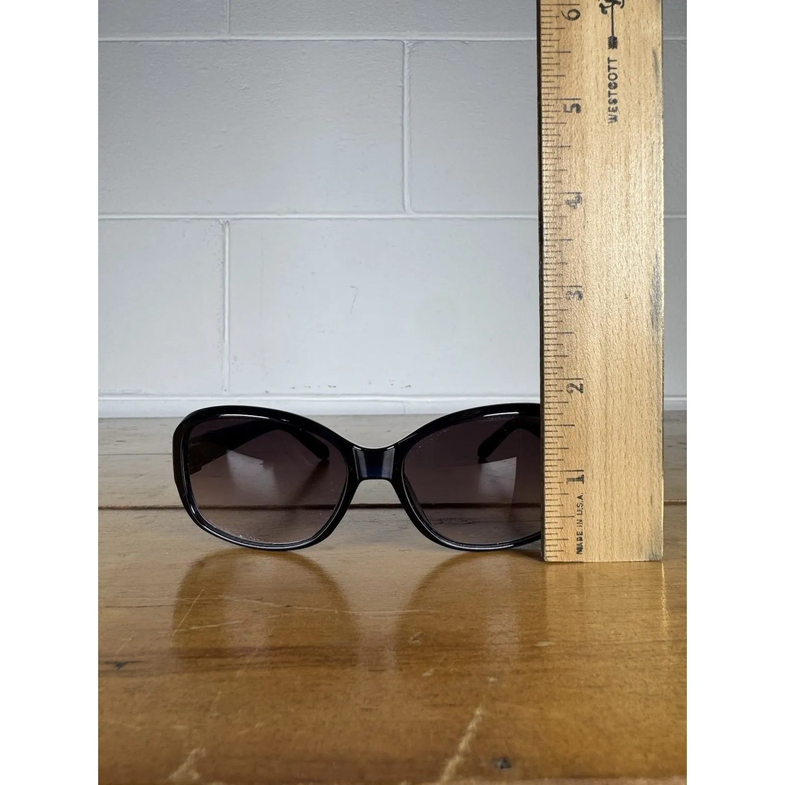 Simply Vera Vera Wang Navy Blue Sunglasses Silver Logo Gradient Lens - Image 15