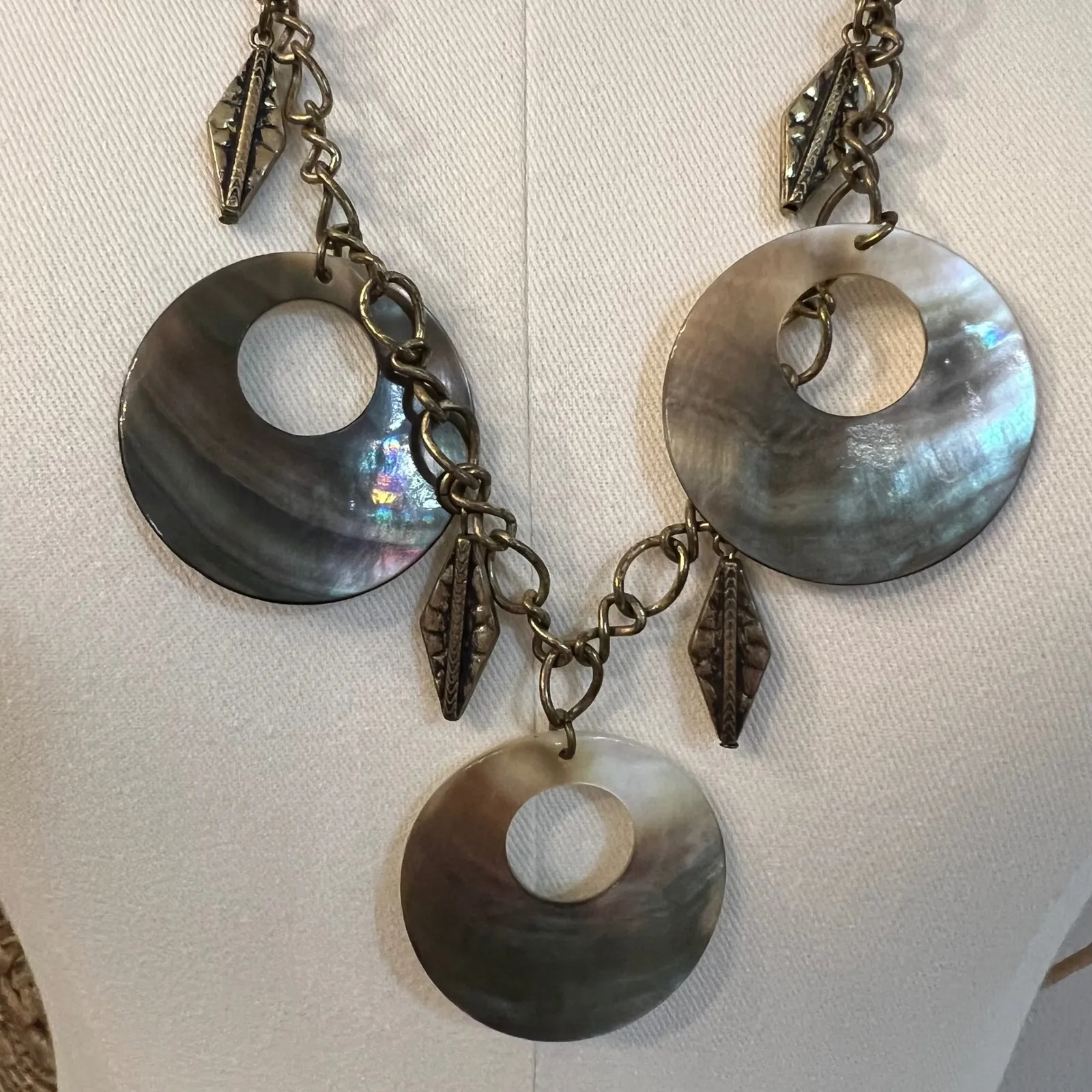 Vintage Boho Shell Statement Necklace Brass Leaf Charm Mixed Chain Pendant 18" - Image 3