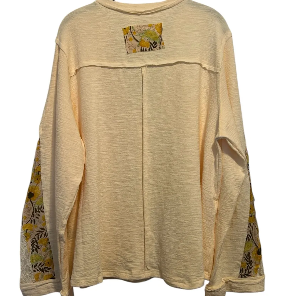 NWOT..Women’s POL Long Sleeve Buttery Cream Top Sunflower & Lace Pattern Large - Image 2