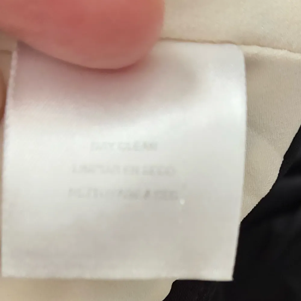 Jones New York Black Short-Sleeve V-Neck 
Elegant Dress 6P - Image 11