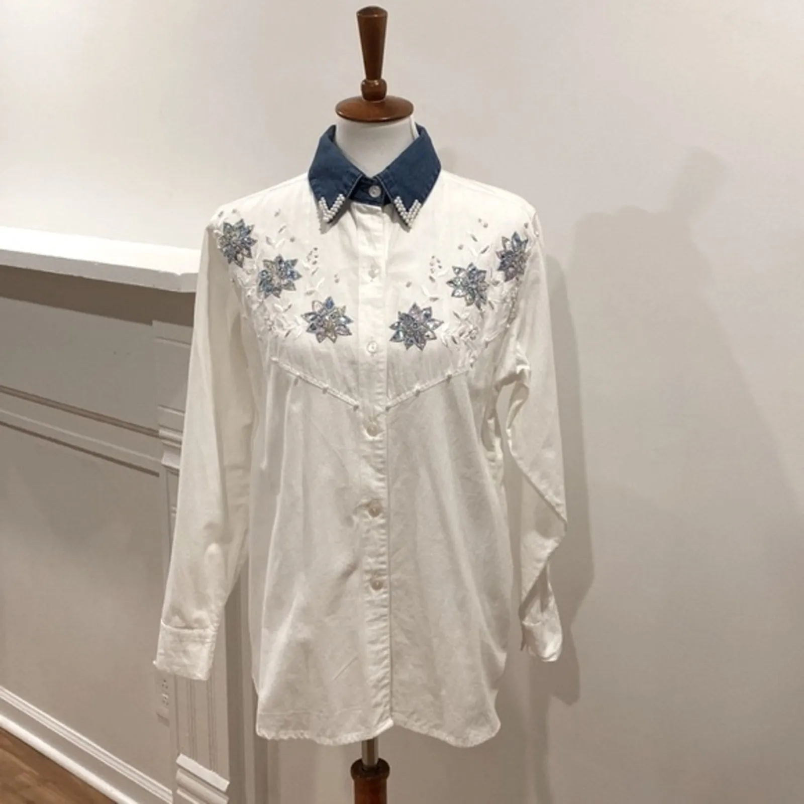 Vintage Womens Shirt Large Western Denim Chambray Embroidered Pearl Sequin Top White - Image 3
