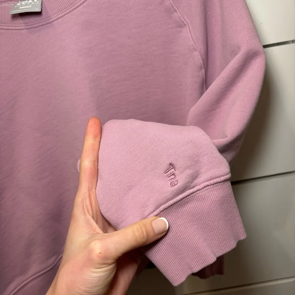 TNA Cozy Perfect Crop Crewneck Pink - Image 4