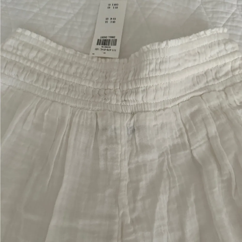 Women's
Gauzy Beach Coverup Pant
Color: WHITE
Size: Small SHORT - Image 3