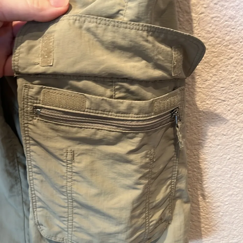 REI Women’s Cargo Hiking Shorts Khaki Size 2 Tan - Image 4