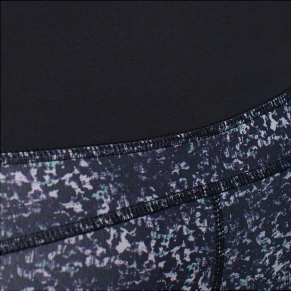 Lululemon Hop To It Crop *Full-On Luxtreme Rocky Road Sand Dune Ground / Black - Image 4