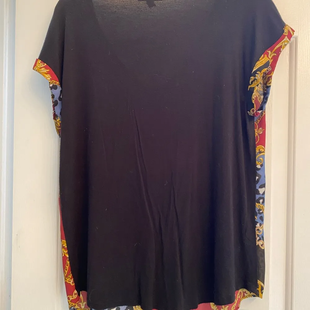 A Byer V Neck Cap Short Sleeve Chain Animal Print Black Burgundy Top L - Image 7