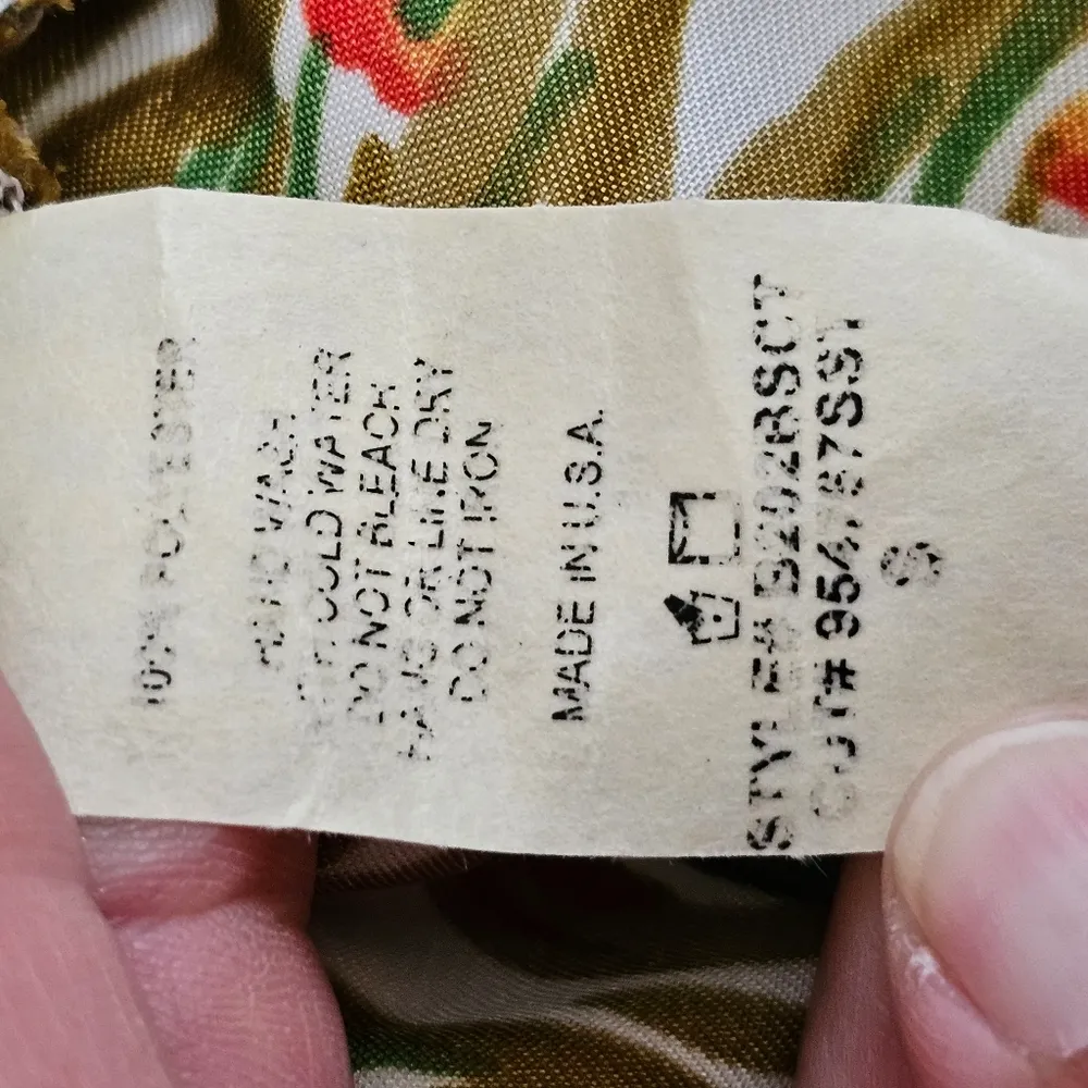 Body Central Y2K White Multi Paisley Satin On Shoulder Blouse Size Small - Image 6