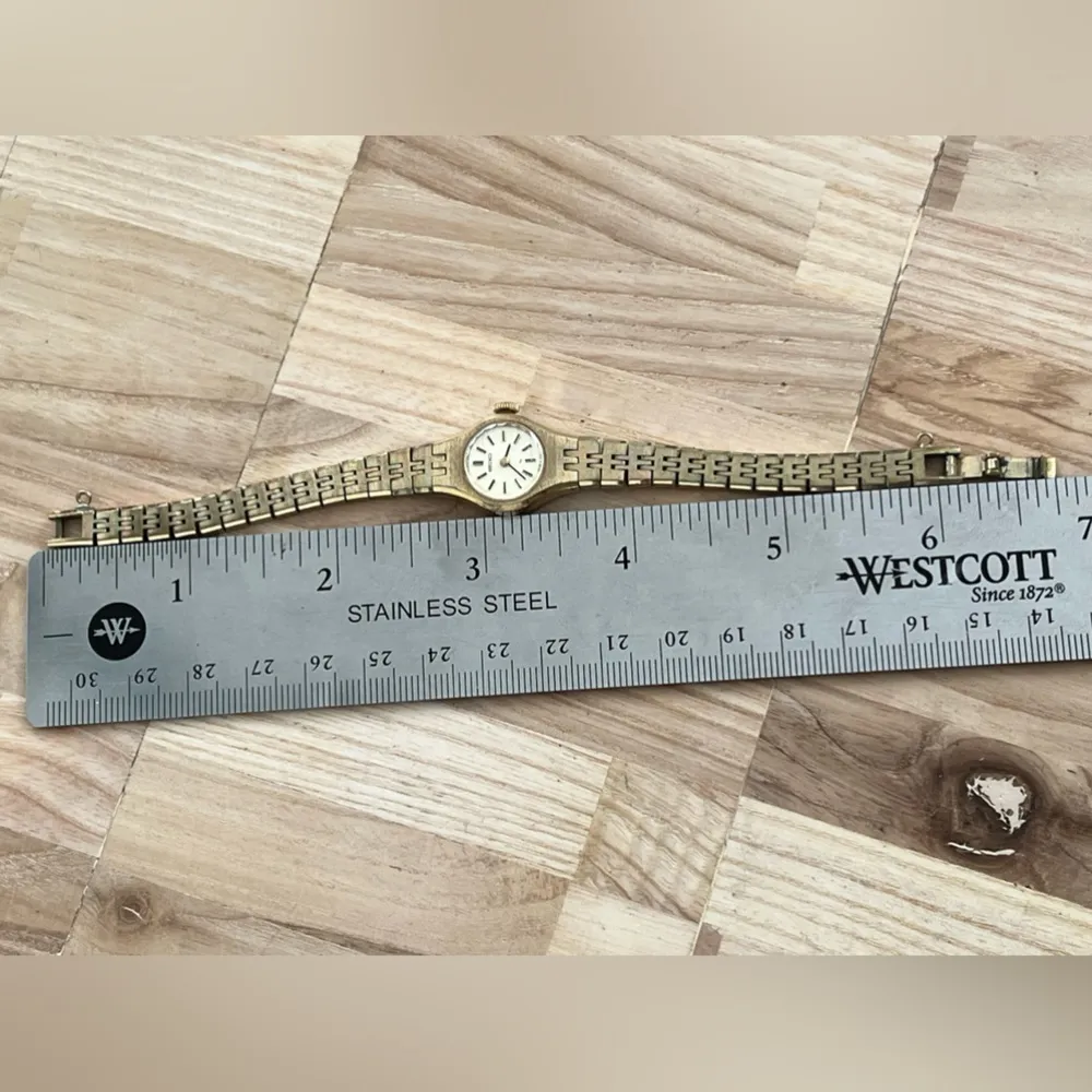 Seiko Ladies Watch Vintage Gold Tone Metal Bracelet and Dial Mechanical - Image 10