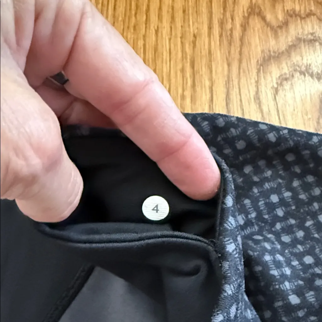 Lululemon Wunder Under Leggings Black Geometric Print Size 4 - Image 2