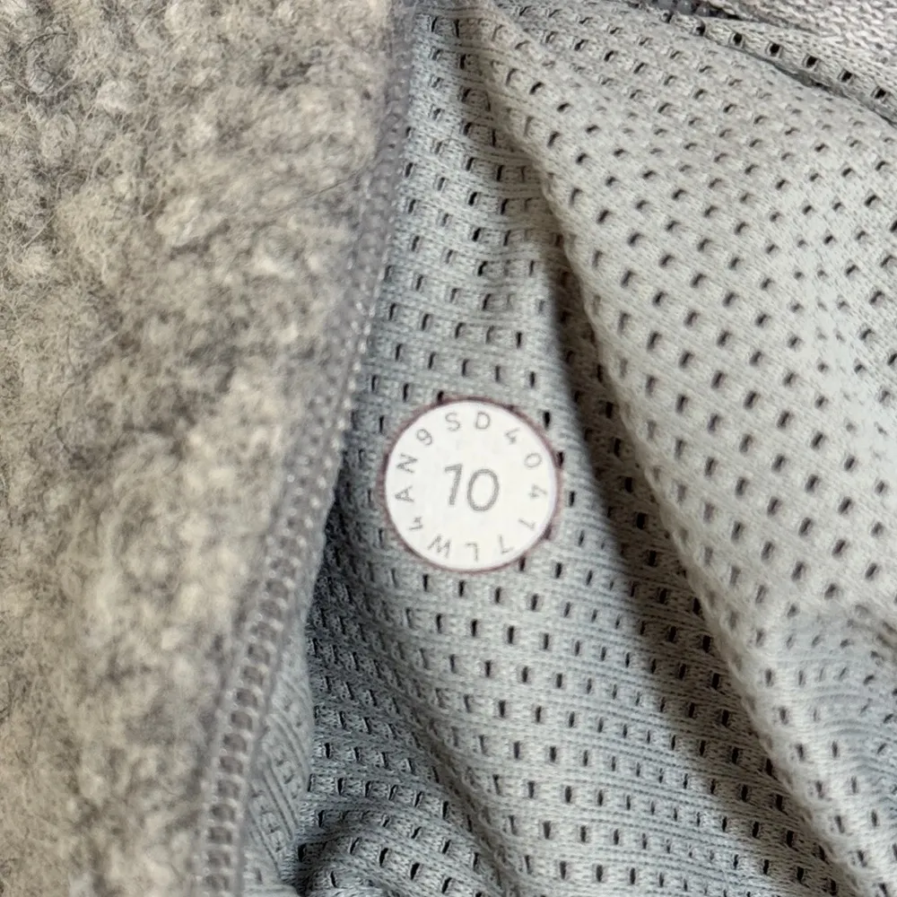 Lululemon Stand Out Sherpa Gray Fleece Jacket Size 10 Full Zip - Image 8
