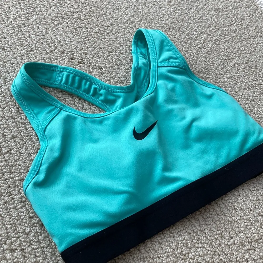 Nike Pro Dri-FIT Swoosh Medium Support Padded Sports Bra Small Green Like New - Image 2