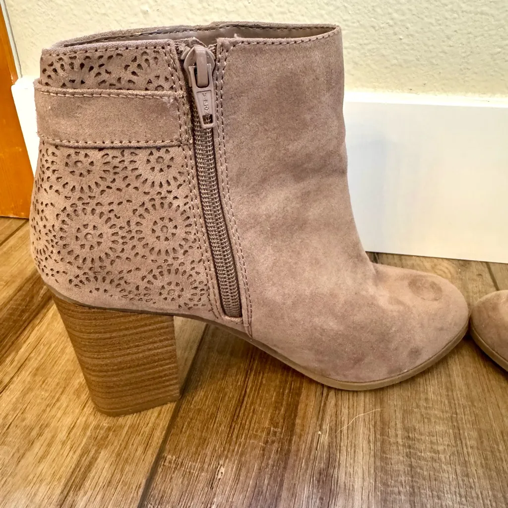 LC by Lauren Conrad Faux Suede Booties | VGUC | Size 6.5 | 3 in heel|light brown - Image 5