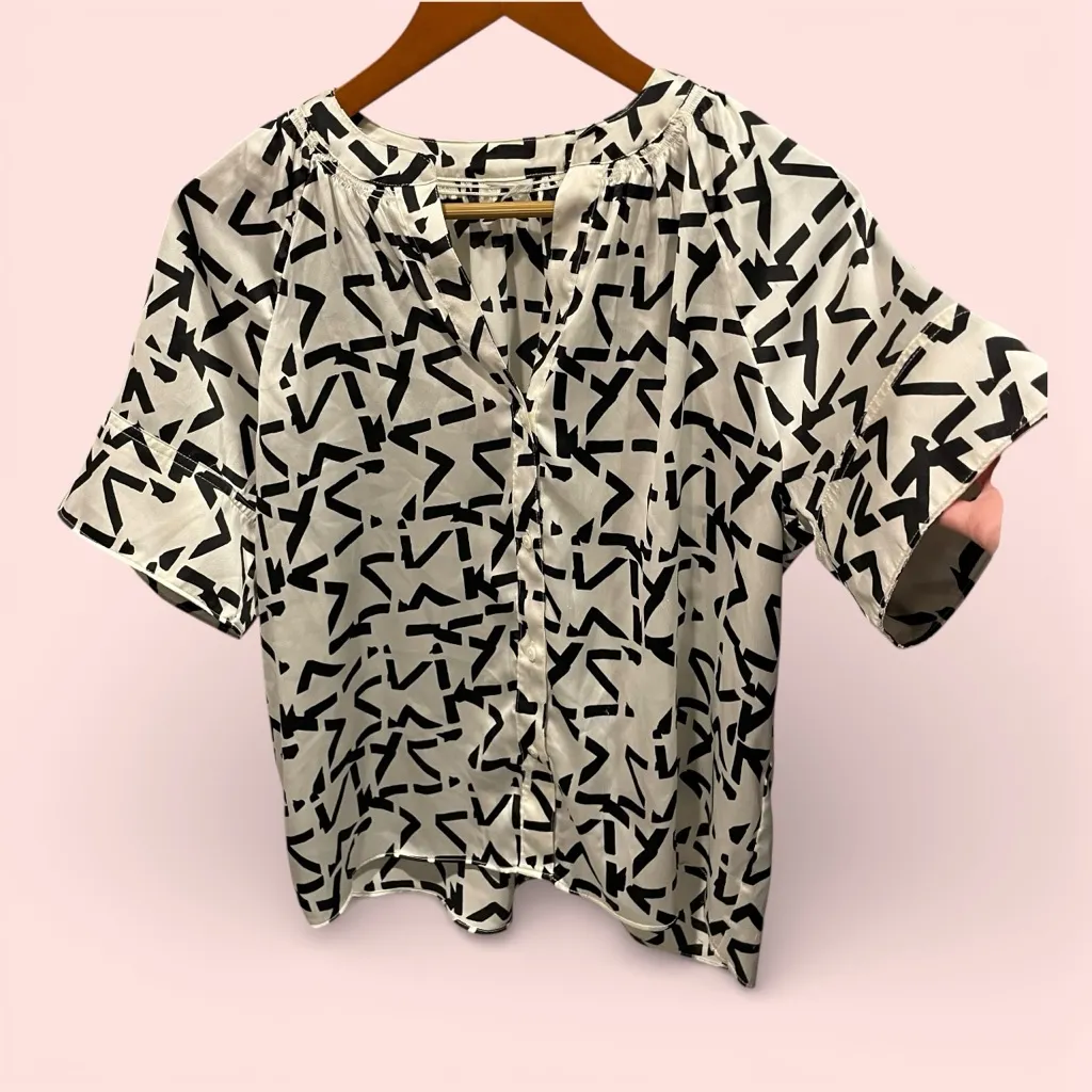 Cute silky maximalist art deco geometric squiggle lines button front blouse pop - Image 3