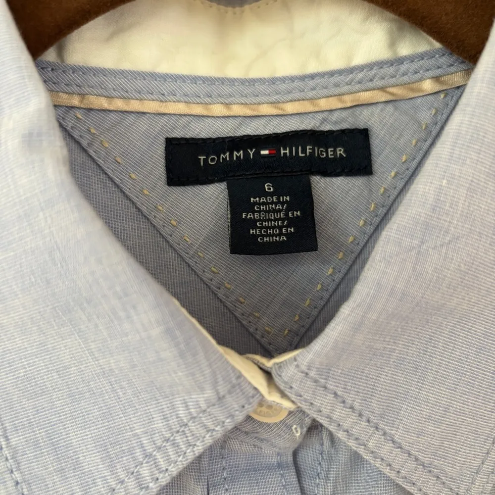 Tommy Hilfiger Women’s Size 6‎ Blue Pintucked Button Down Shirt Blouse Cotton - Image 4