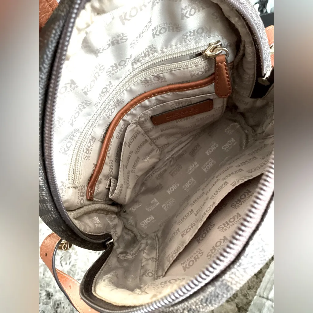  Authentic MICHAEL KORS backpack 💛🤎💛 - Image 6