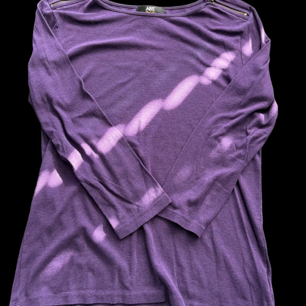 ABS Allen Schwartz Long Sleeve Tunic w/Zipper at Shoulders Size Large Purple EUC - Image 2