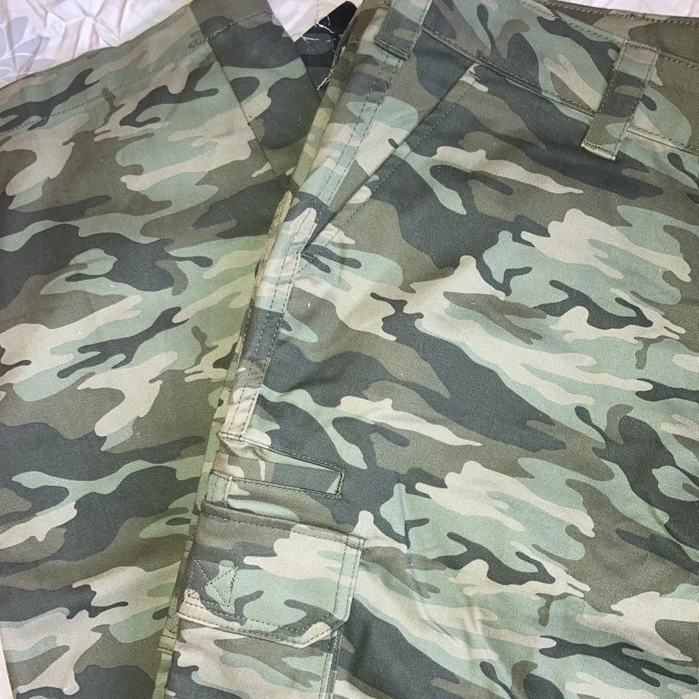NWT Dickies Utility Cargo Straight Leg Camouflage Pants Women Size 24W Relaxed - Image 4