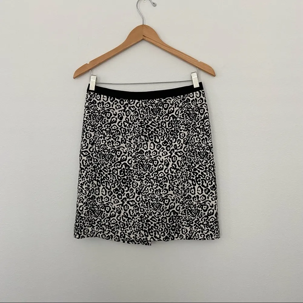 Ann Taylor leopard print pencil skirt‎ 8 P - Image 9