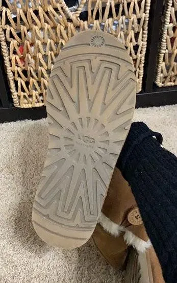 UGG Bailey Button Tall s Chestnut - Image 3